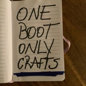 This‎ is ONE single boot for decor or crafts .. not a pair